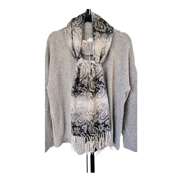 BEACH LUNCH LOUNGE Soft Gray Turtle Neck Sweater New With Tags - Picture 6 of 7